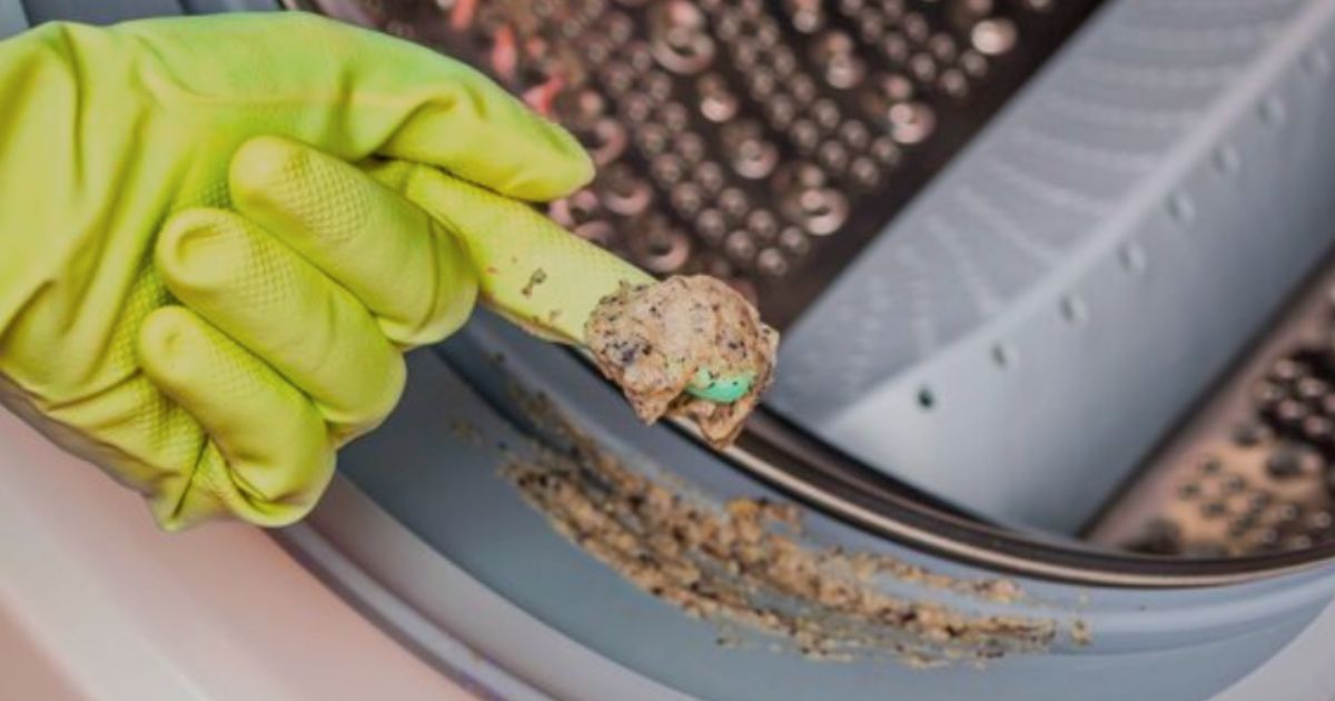 Steam Cleaning mouldy rubber with old detergent featured image 2